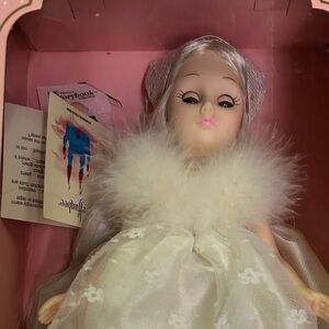 FB1152 Effanbee Storybook Collection Box Snow Queen In original box